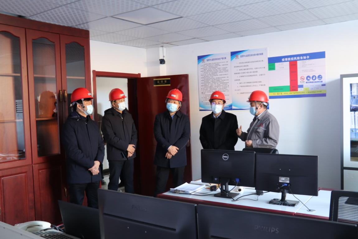 赤峰市副市长生效友在光大矿业调研指导工作